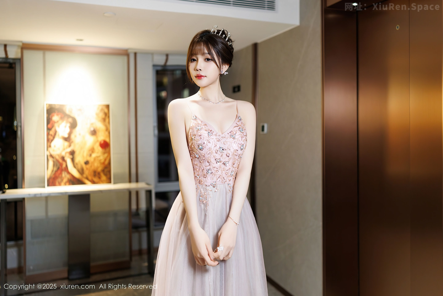 图片[4]-[XiuRen秀人网] VOL.9699 女神徐莉芝Booty性感碎花连衣裙配超薄肉丝秀完美身材诱惑写真100P-秀人网官方网站